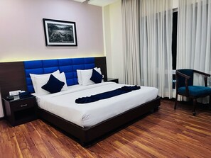 Executive-Zimmer, 1 Doppelbett | Daunenbettdecken, Minibar, Zimmersafe, Schreibtisch