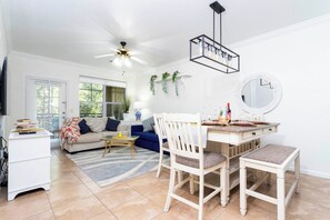 Interior - Modern Apt Orlando - 17 mins from Disney World (Davenport)