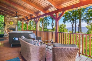 Terrace/patio - Stunning Mountain View With Hot tub & Game Room. Indoor/Outdoor Fireplace (Ellijay)