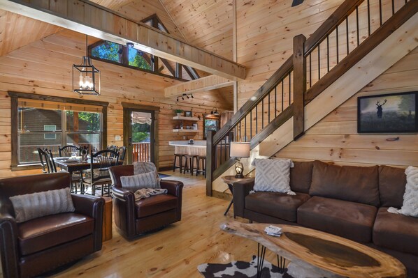 Smart TV, fireplace, video games, foosball - Stunning Mountain View With Hot tub & Game Room. Indoor/Outdoor Fireplace (Ellijay)