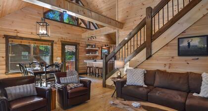 Stunning Mountain View With Hot tub & Game Room. Indoor/Outdoor Fireplace