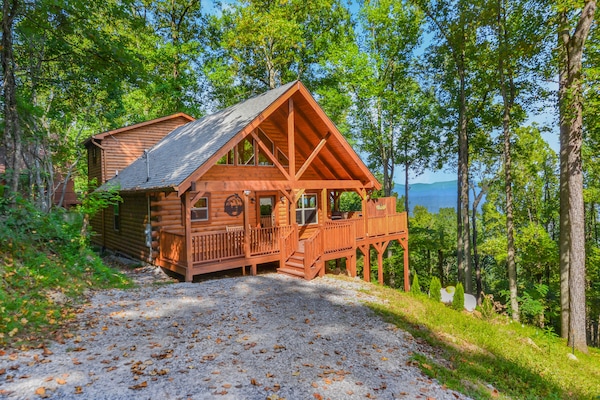 Welcome to our mointain oasis! With year round mointain views