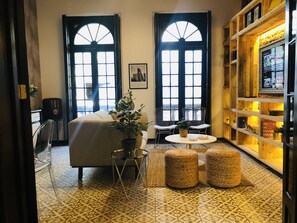 40-inch Smart TV with digital channels - Hotel Puerta Roja Rome (Mexico City)