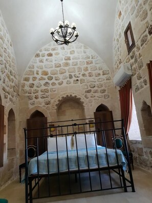 House | 3 bedrooms, premium bedding, blackout curtains, iron/ironing board - Kale Divan Konağı (Mardin)