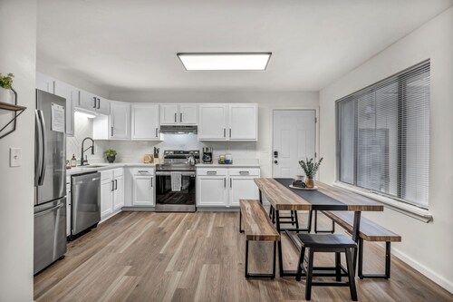 Game Room.Grill.Patio - Spacious 5BR Getaway!