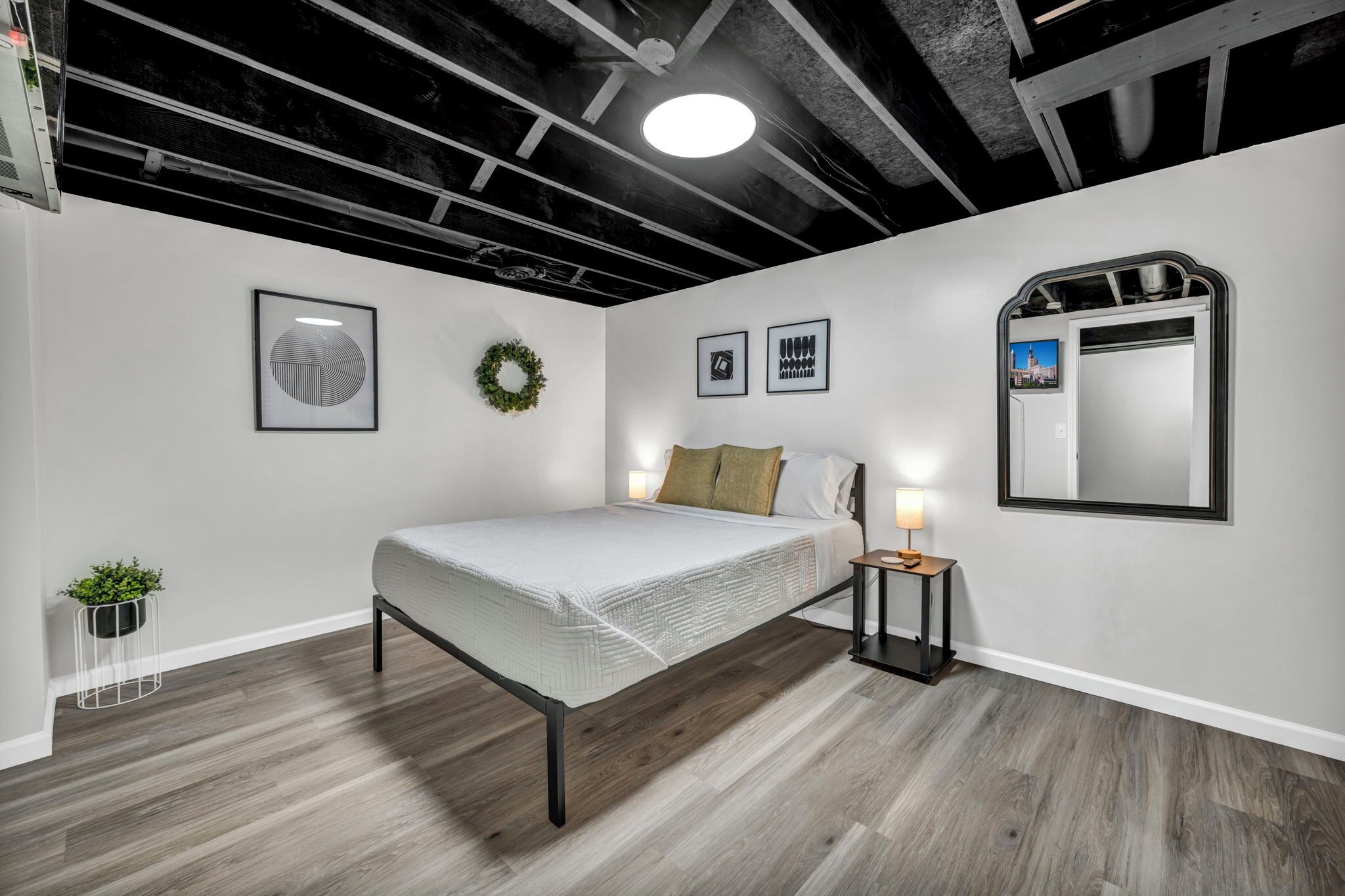 5 bedrooms, WiFi, bed sheets