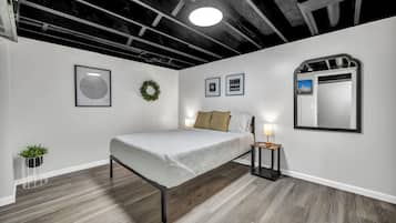 5 bedrooms, WiFi, bed sheets