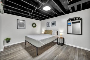 5 bedrooms, WiFi, bed sheets