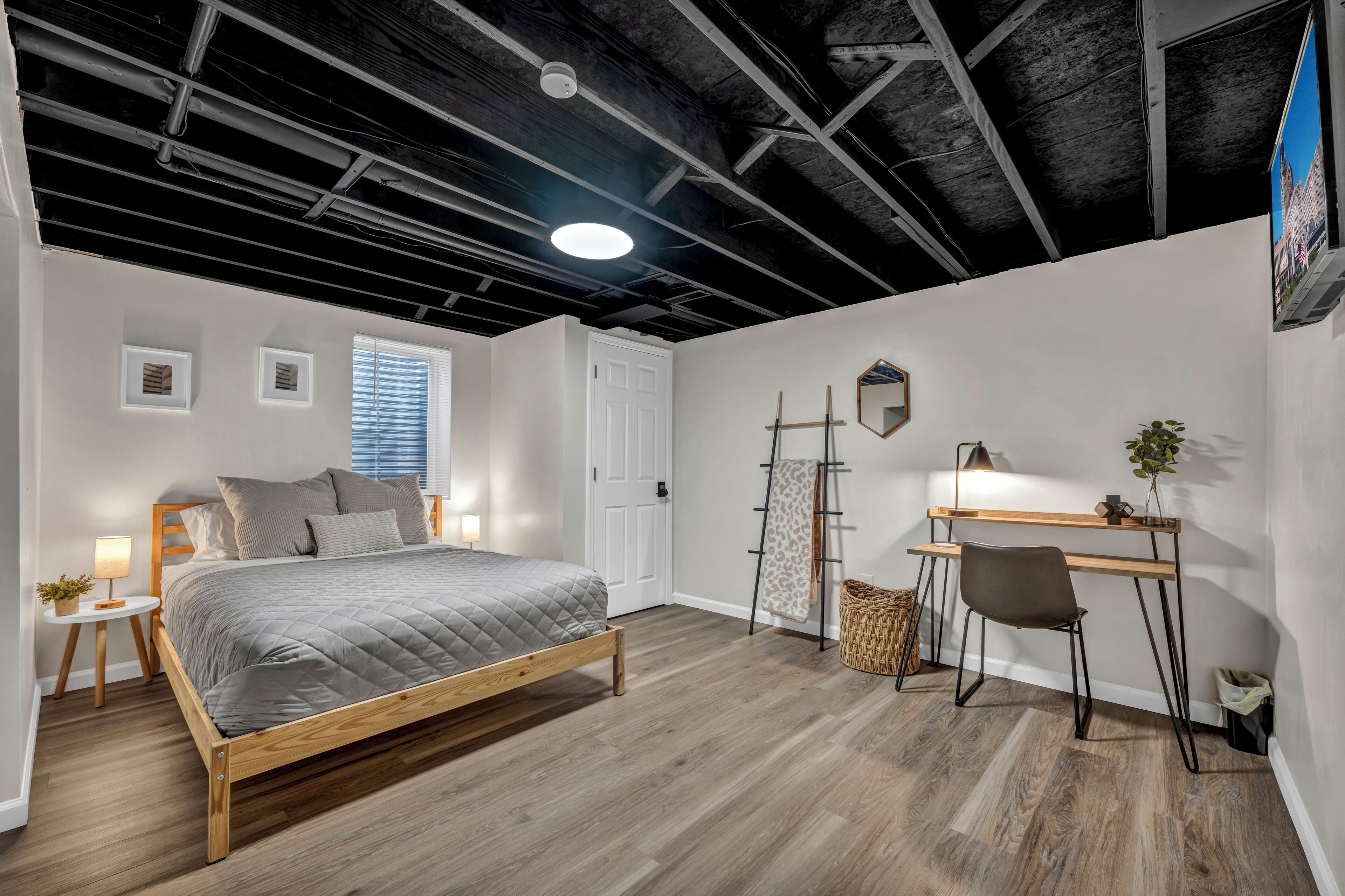 5 bedrooms, WiFi, bed sheets