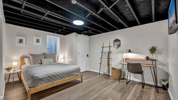 5 bedrooms, WiFi, bed sheets