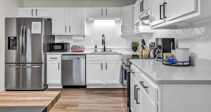 Game Room.Grill.Patio - Spacious 5BR Getaway!