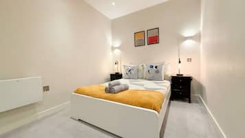 1 habitación, escritorio, tabla de planchar con plancha y wifi