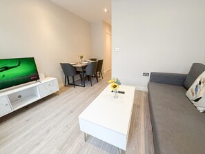 Smart TV - Charming 1 bedroom flat with FAST Wi-Fi near The Shard and Elephant & Castle (London)