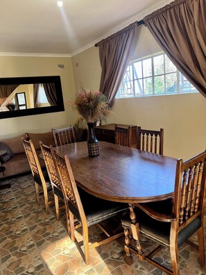 Dining - A compact, cosy guesthouse exuding a home away from home feel. Lush garden too (Harare)