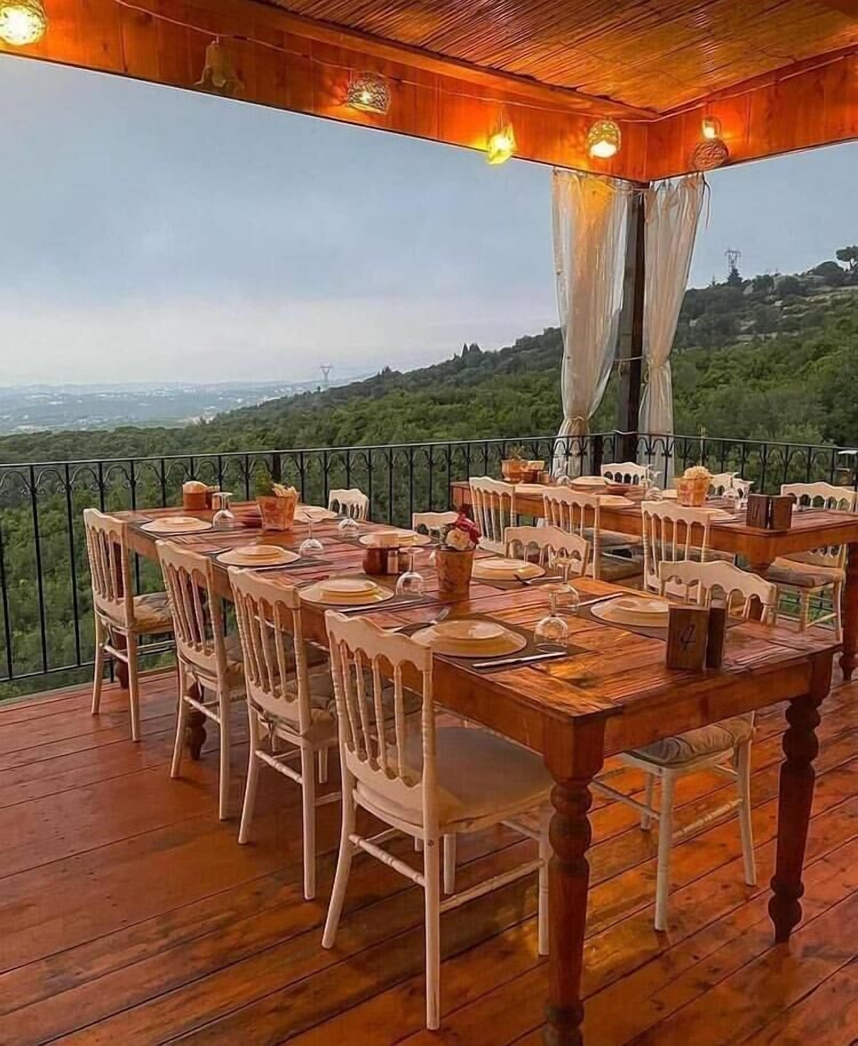 Tempat makan outdoor