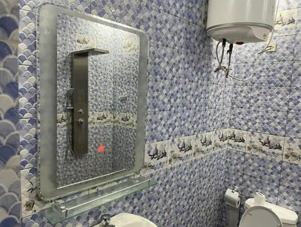 Dusche, Handtücher, Seife, Toilettenpapier