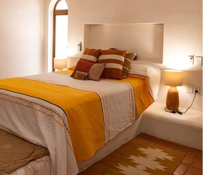1 habitación, escritorio, tabla de planchar con plancha y wifi 