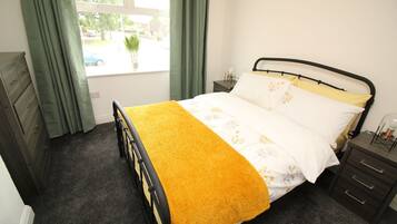 3 bedrooms, iron/ironing board, WiFi, bed sheets