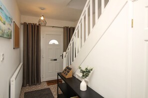 Interior - Stunning Service Accommodation, Ideal Location Ashby Scunthorpe Sleeps upto 5 (Scunthorpe)