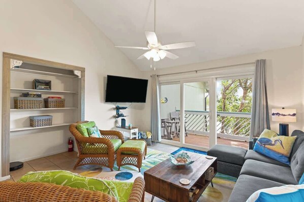 تلفزيون، كُتُب، مكتب