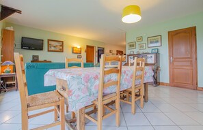 Dining - L'etang Saint Hubert (LE MERIOT)