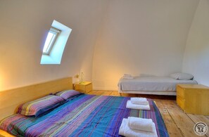 5 bedrooms, free WiFi, bed sheets