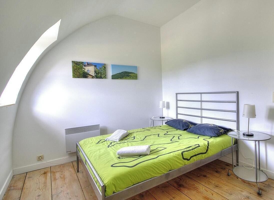 5 bedrooms, free WiFi, bed sheets