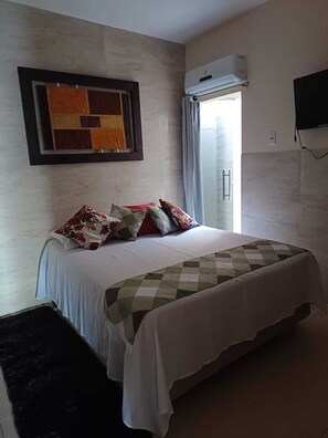 2 bedrooms, iron/ironing board, free WiFi