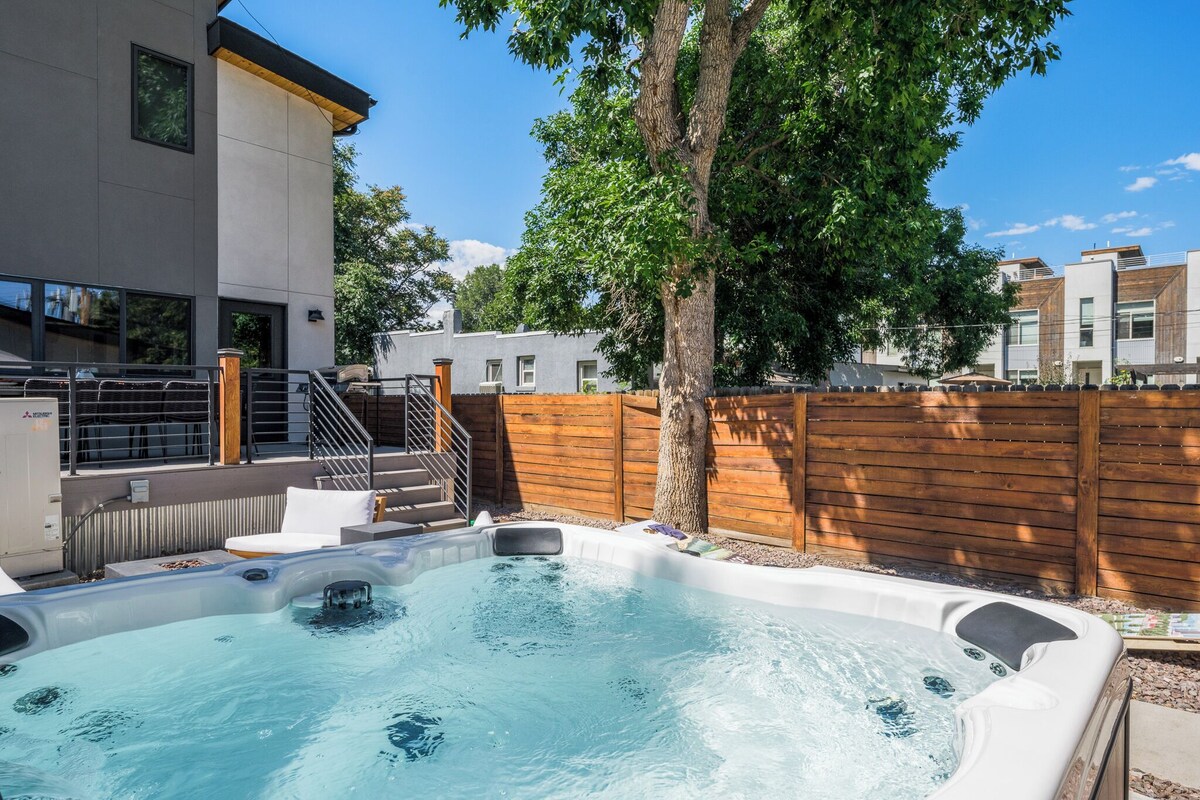 Luxury LoHi Denver Home With Hot Tub & Sauna • On Bike Trail • 25m to