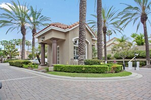 Exterior - Coastal NEWLY RENOVATED Condo in Dana Point. Walking distance to the Salt Creek! (Dana Point)