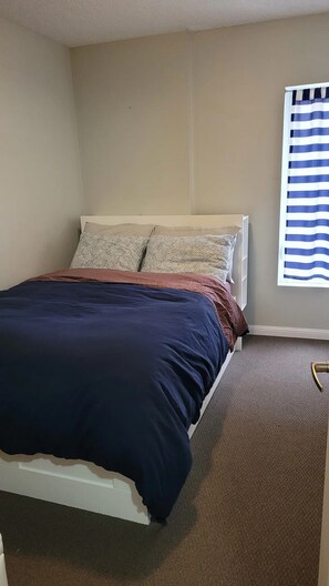 2 habitaciones, tabla de planchar con plancha, wifi y ropa de cama