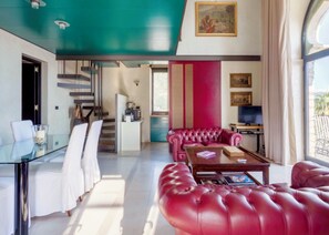 Smart TV, books - VILLA ELEONORA TAORMINA Private Small Pool + Jacuzzi (Taormina)