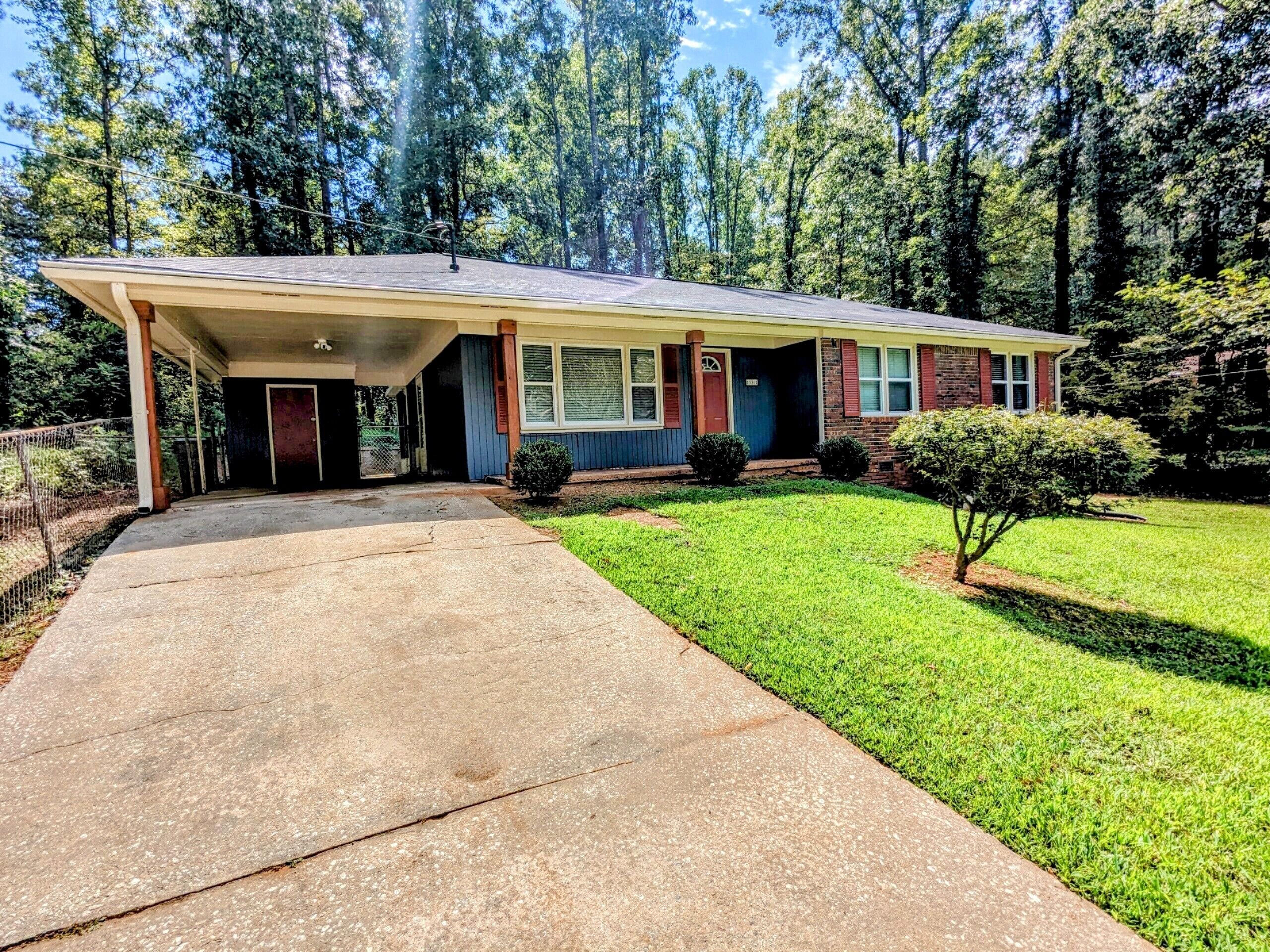 Charming &  vibrant bungalow close to Six Flags, Braves, Downtown attractions 