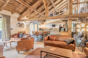 Fernseher, Tischfußball, Stereoanlage