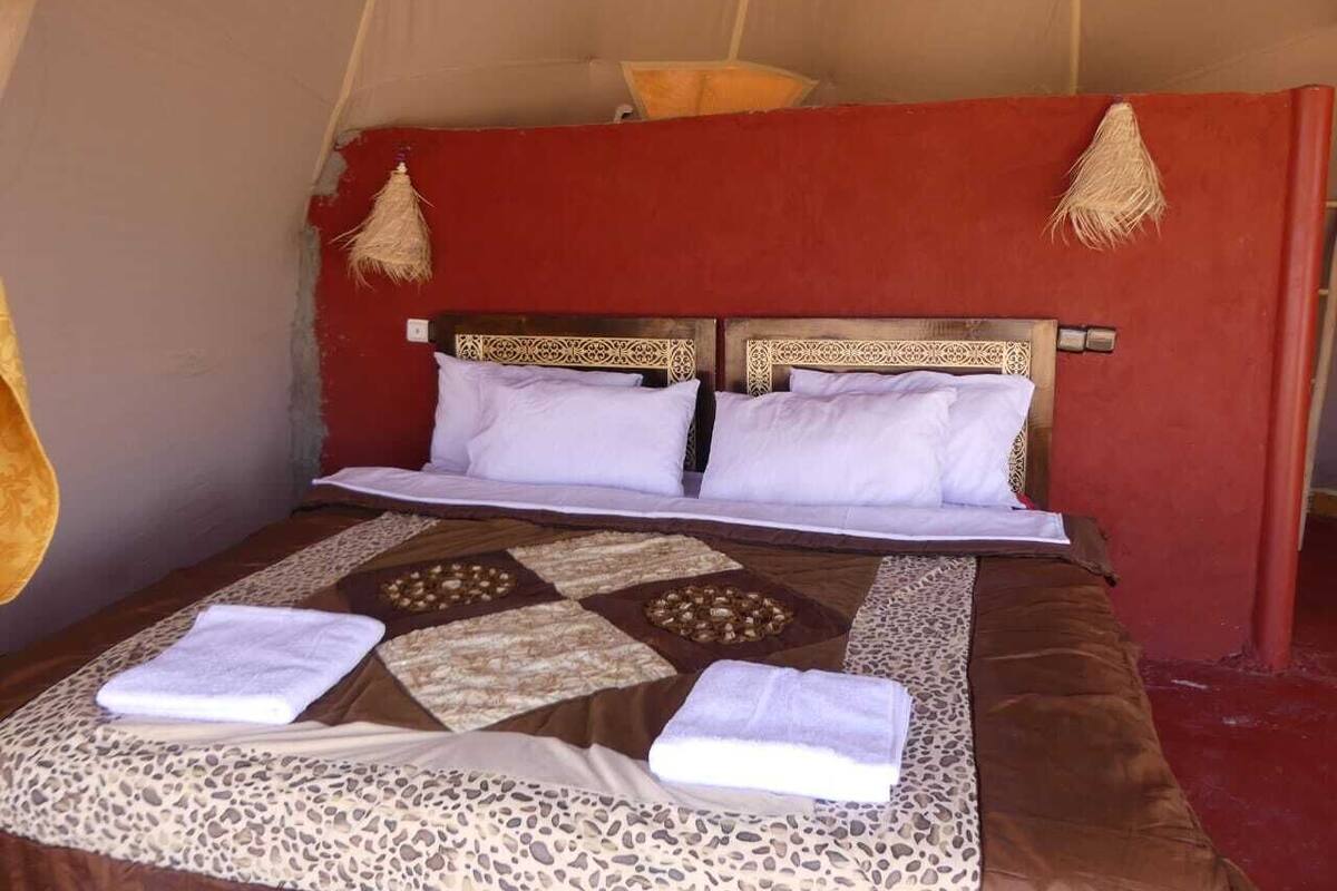 Hypo-allergenic bedding, free WiFi, bed sheets