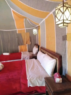 Hypo-allergenic bedding, free WiFi, bed sheets