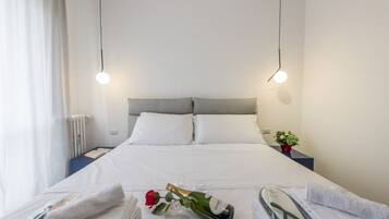 2 slaapkamers, een bureau, een strijkplank/strijkijzer, wifi