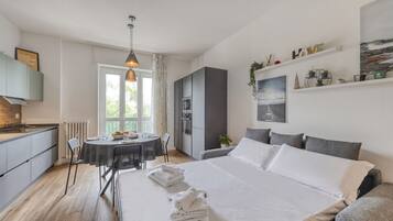 2 bedrooms, iron/ironing board, WiFi, bed sheets