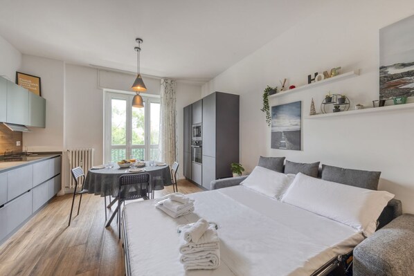 2 bedrooms, iron/ironing board, WiFi, bed sheets