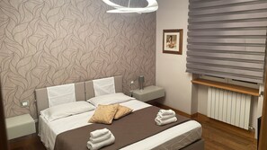 2 bedrooms, iron/ironing board, WiFi, bed sheets - Delightful Holiday House in Naples, equipped with every comfort. (Napoli)