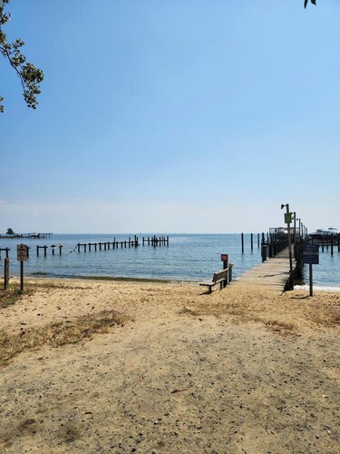 Sunny and spacious water view/access home in Annapolis.