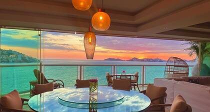 4 BR Luxury beachfront apartment in Acapulco Bay.