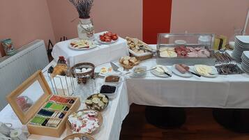 Free daily continental breakfast