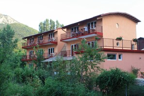 Exterior - Pensiune Safrane (Baile Herculane)