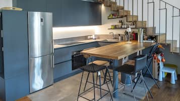 Réfrigérateur, four, lave-vaisselle