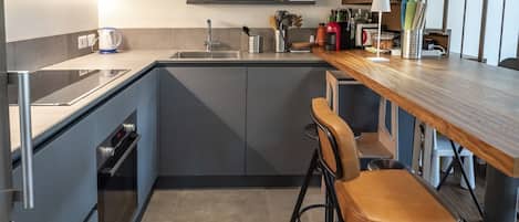 Fridge, oven, dishwasher