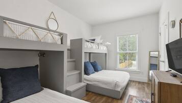 4 bedrooms, iron/ironing board, WiFi, bed sheets