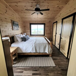 3 Schlafzimmer, Schreibtisch, Bügeleisen/Bügelbrett, Reisekinderbett