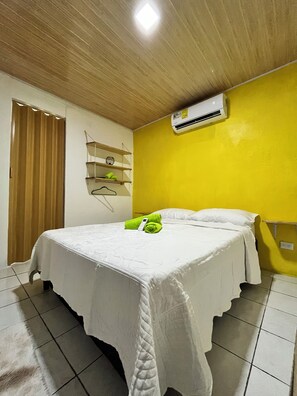 Standard Room | Premium bedding, individually decorated, individually furnished, desk - Cabinas Golfito (Golfito)