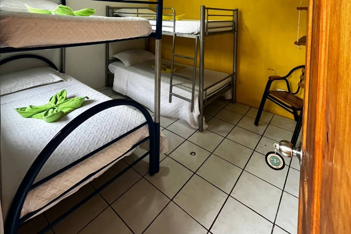 Standard Quadruple Room | 1 bilik tidur, peralatan tempat tidur premium, dihias secara berasingan